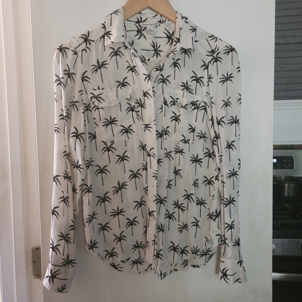 Bblack and white long sleeve button up shirt